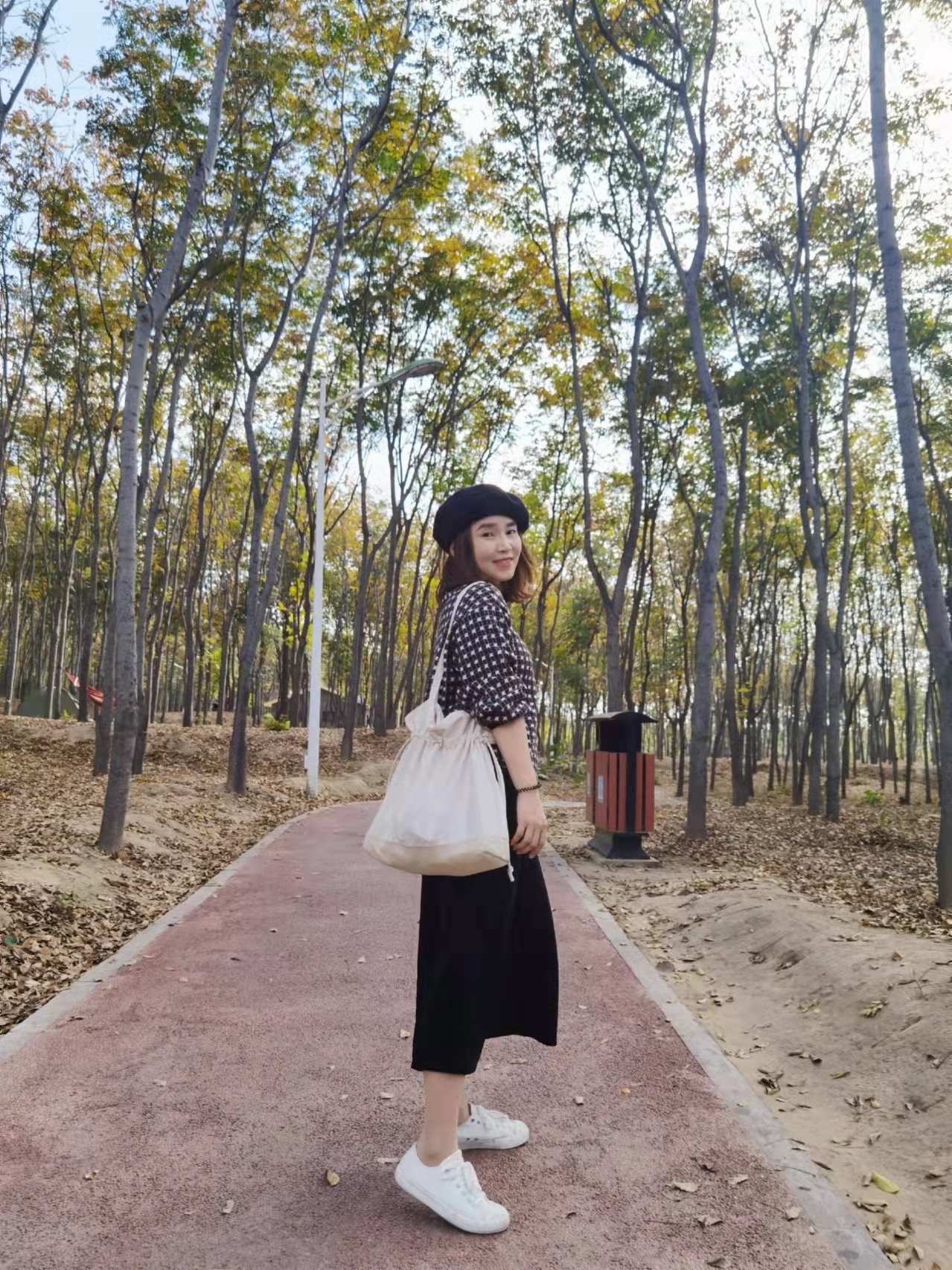 个人照.jpg 个人照.jpg